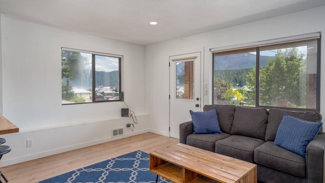 Photo of Livingroom in Bayview