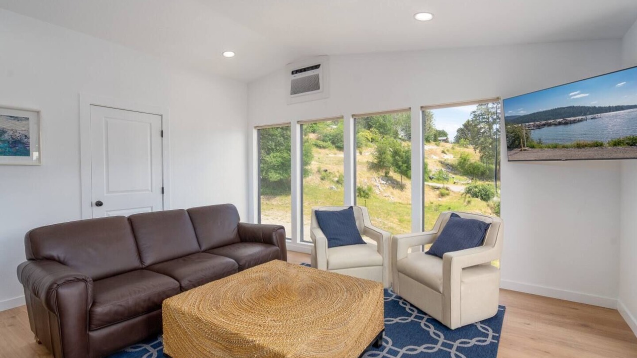 Photo of Livingroom in Bayview