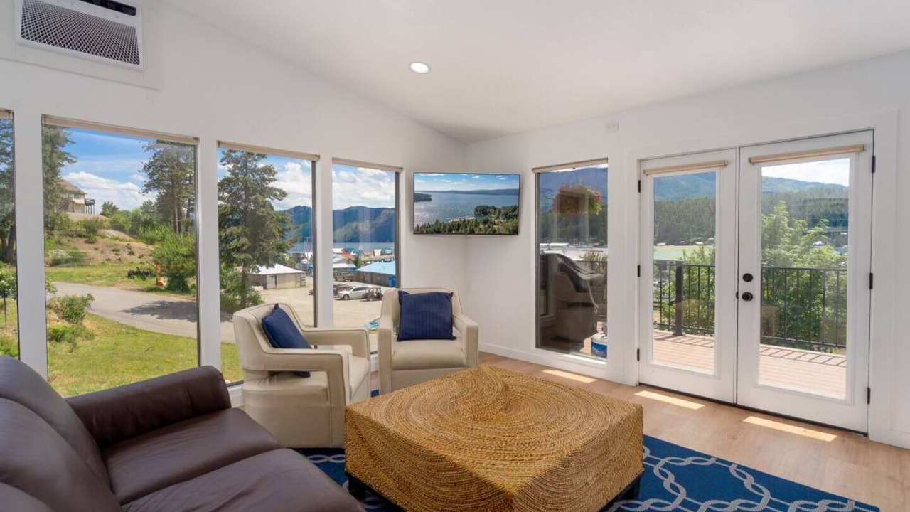 Photo of Livingroom in Bayview