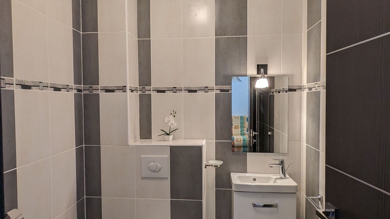 Photo of Bathroom in Longeaux