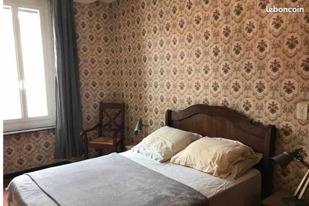 Photo of Bedroom in Saint-Chinian