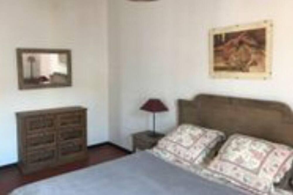 Photo of Bedroom in Saint-Chinian