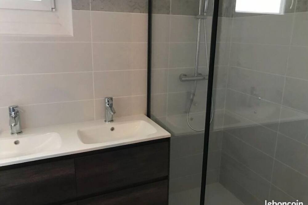 Photo of Bathroom in Saint-Chinian