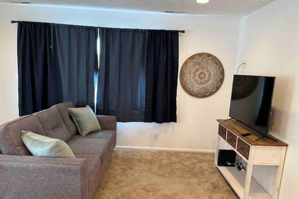 Photo of Livingroom in Cal Young