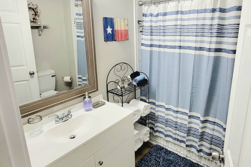 Photo of Bathroom in Boling
