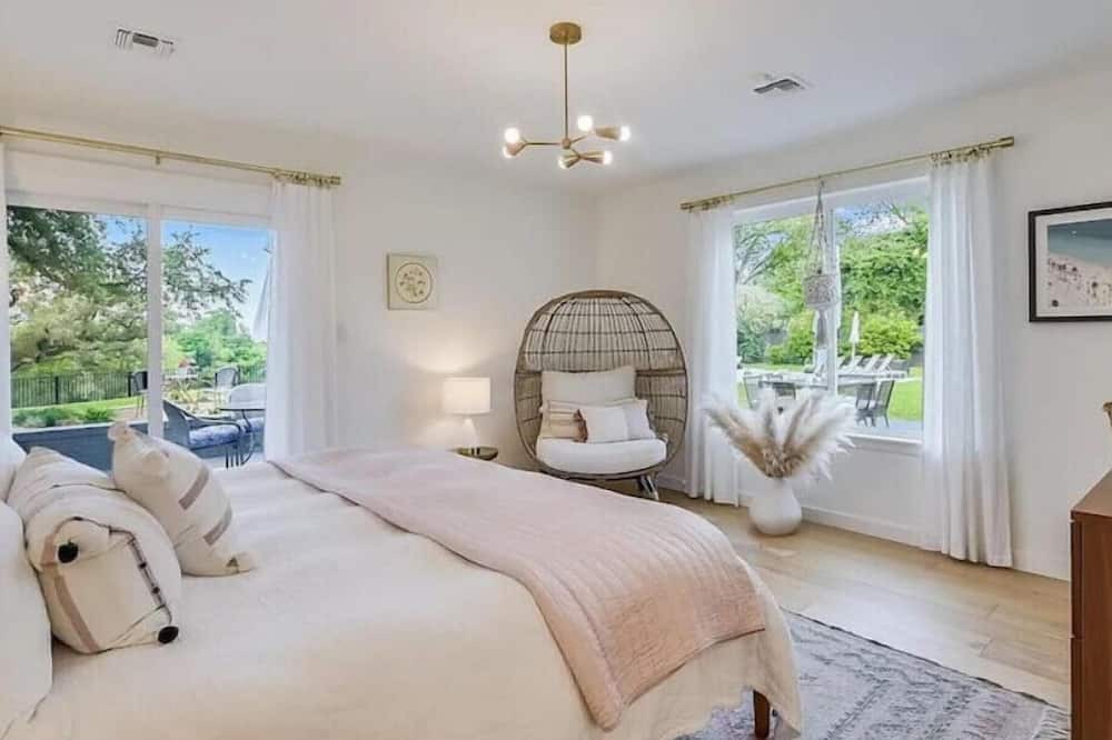 Photo of Bedroom in Smithville