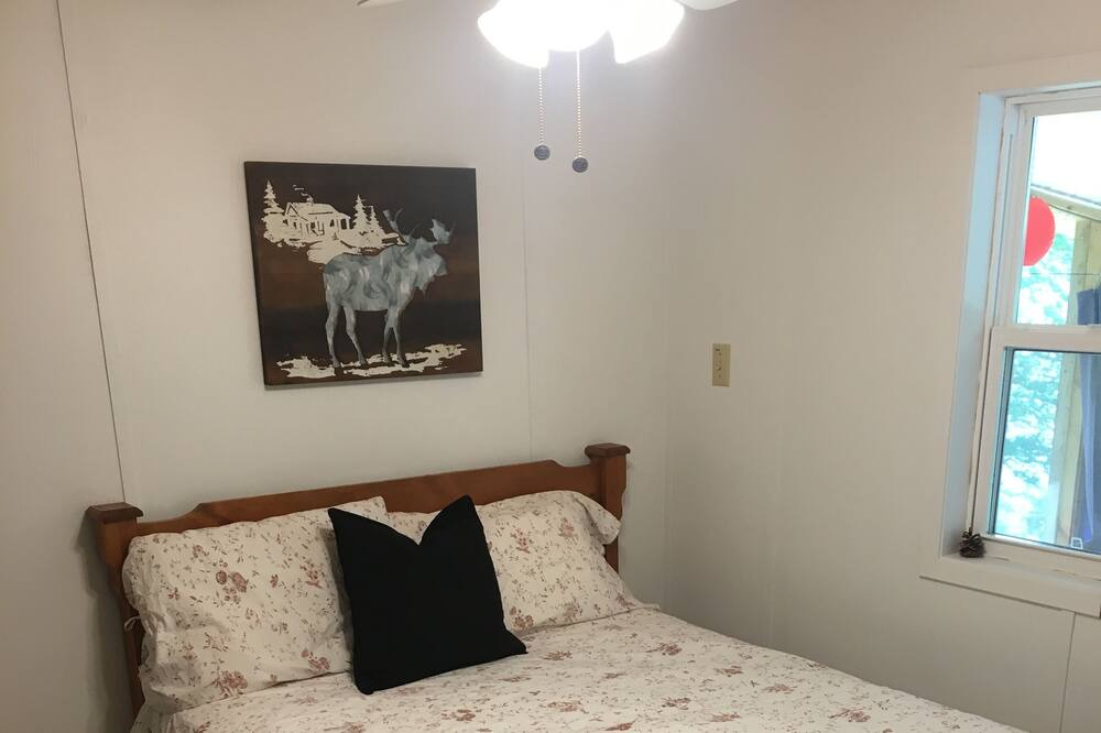 Photo of Bedroom in Unorganized North East Parry Sound