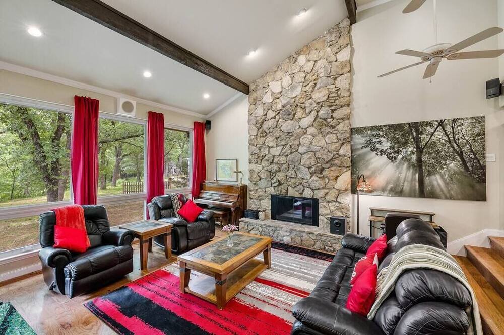 Photo of Bedroom in Oak Point