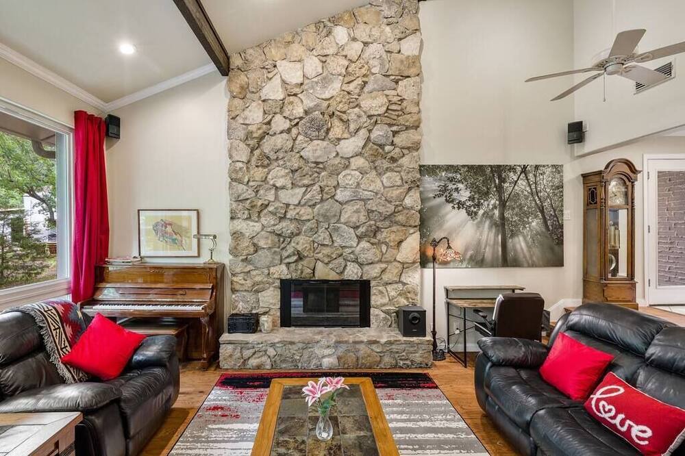 Photo of Bedroom in Oak Point