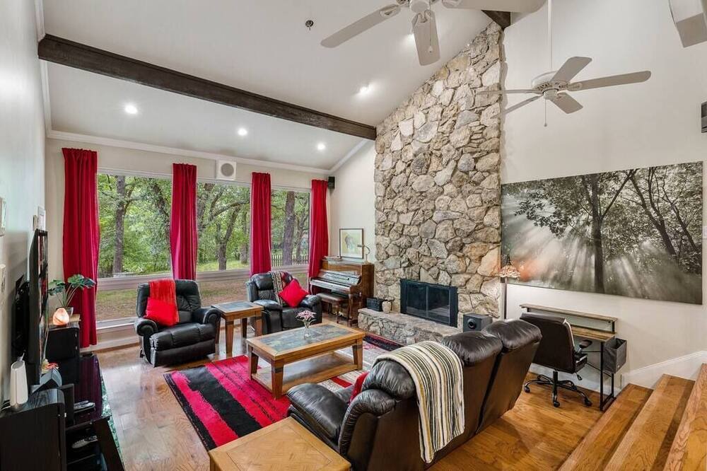 Photo of Bedroom in Oak Point