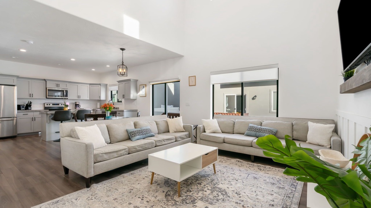 Photo of Livingroom in Eagle Mountain