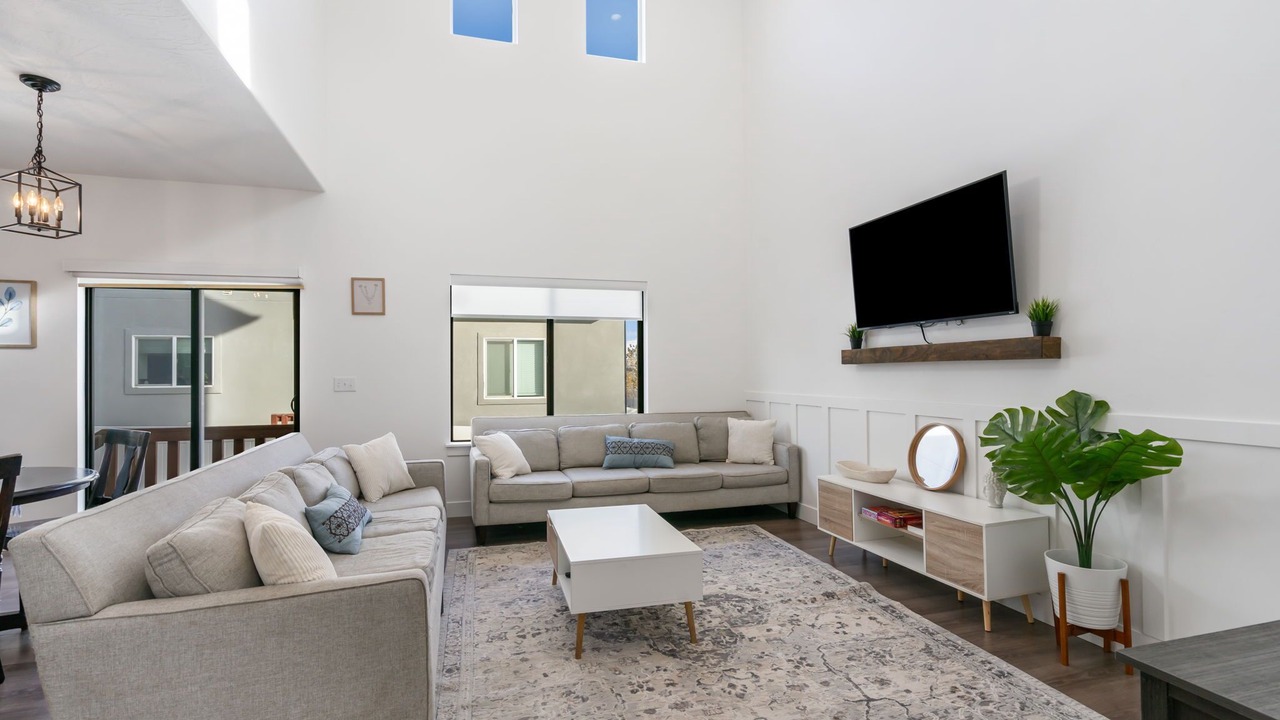 Photo of Livingroom in Eagle Mountain