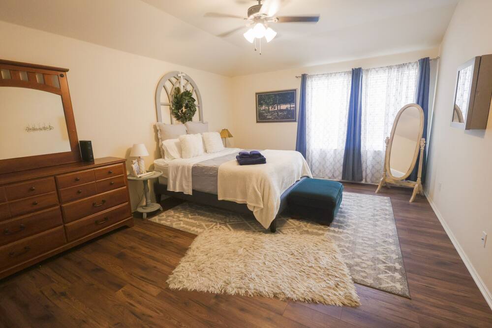 Photo of Bedroom in Manor
