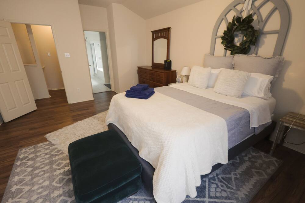 Photo of Bedroom in Manor