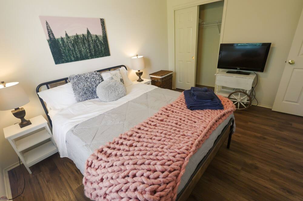 Photo of Bedroom in Manor