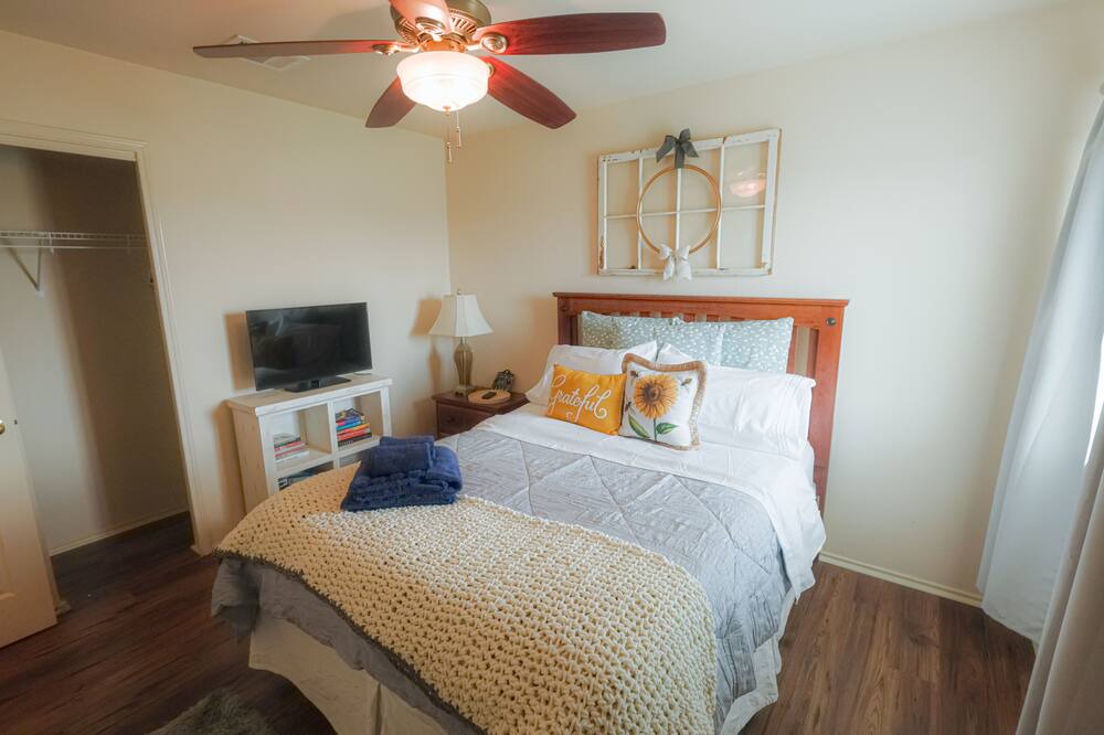 Photo of Bedroom in Manor