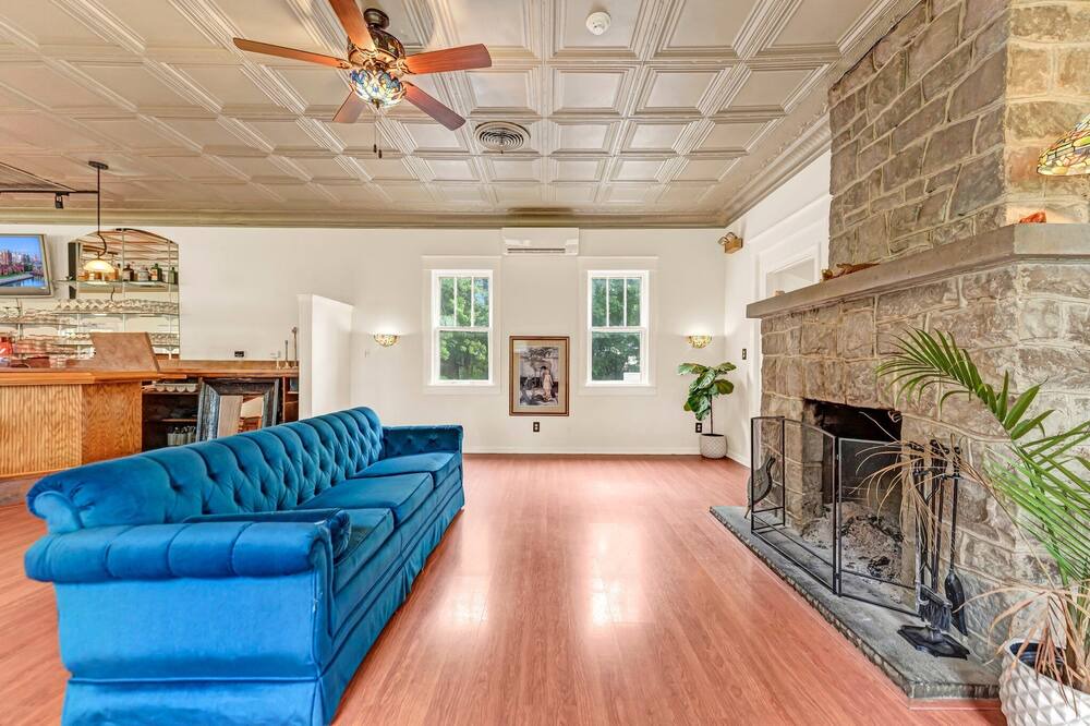 Photo of Livingroom in Youngstown