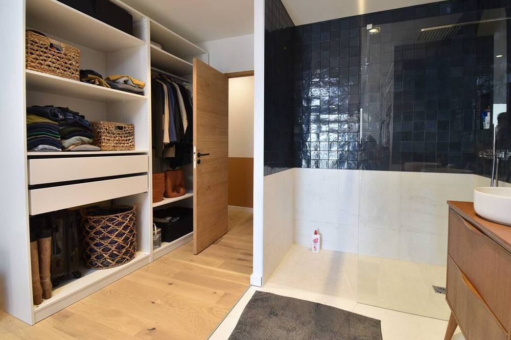 Photo of Bathroom in Saint-Laurent-d'Aigouze