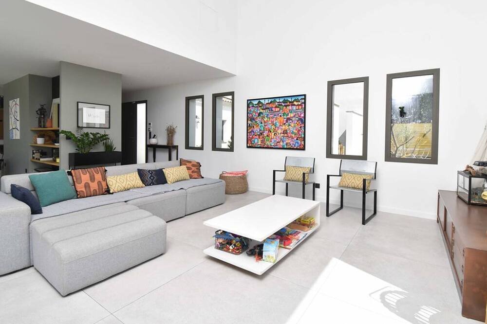 Photo of Livingroom in Saint-Laurent-d'Aigouze