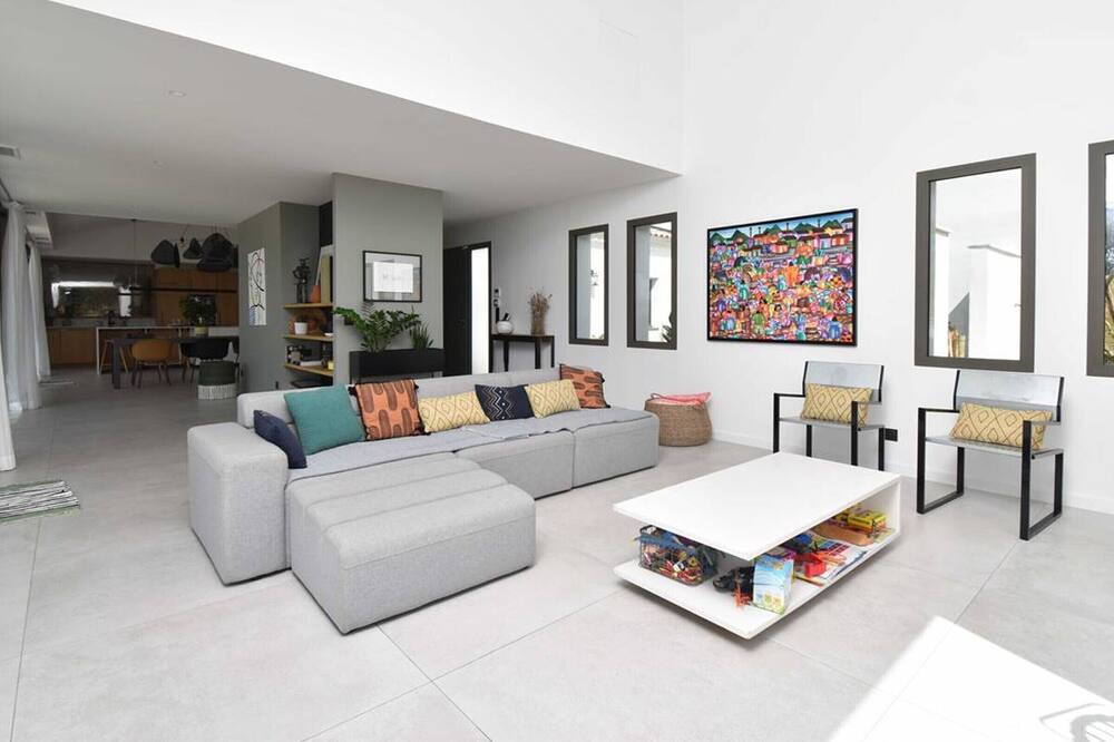 Photo of Livingroom in Saint-Laurent-d'Aigouze