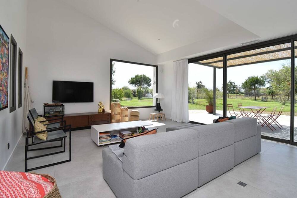 Photo of Livingroom in Saint-Laurent-d'Aigouze
