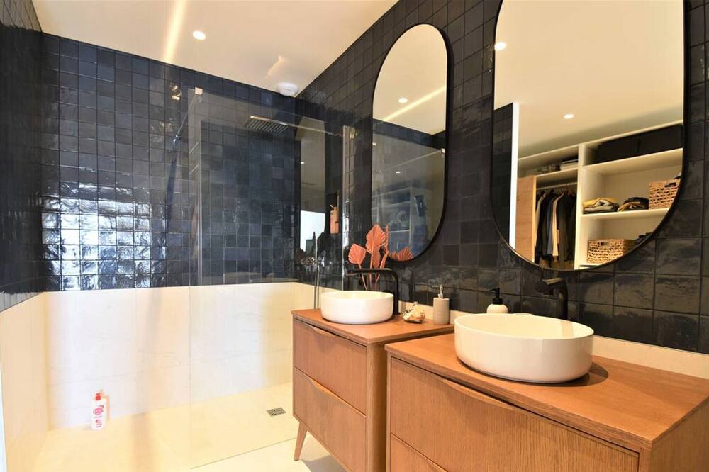 Photo of Bathroom in Saint-Laurent-d'Aigouze