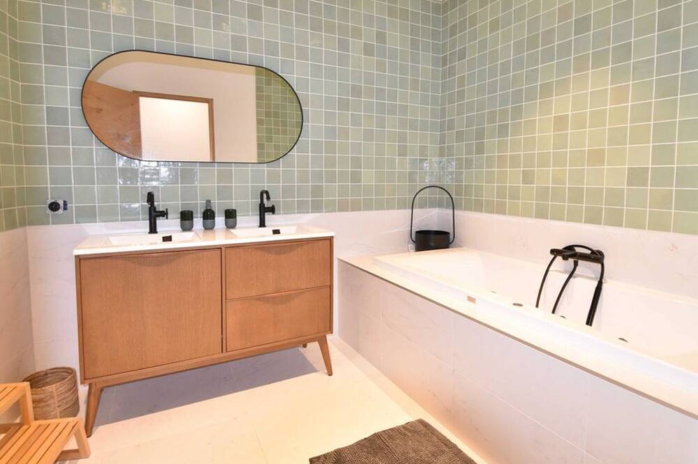 Photo of Bathroom in Saint-Laurent-d'Aigouze