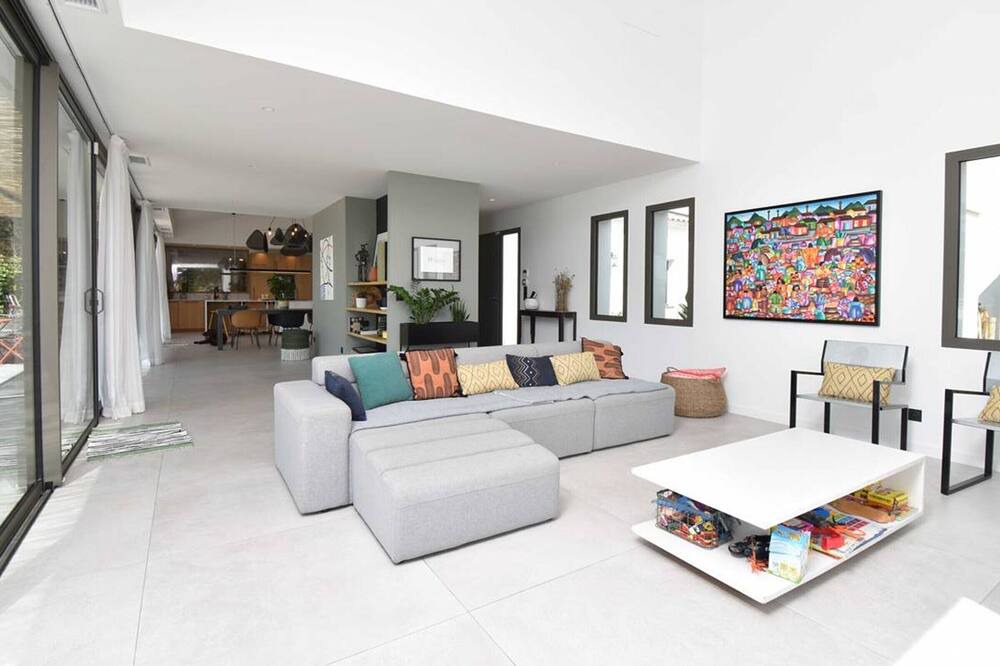 Photo of Livingroom in Saint-Laurent-d'Aigouze