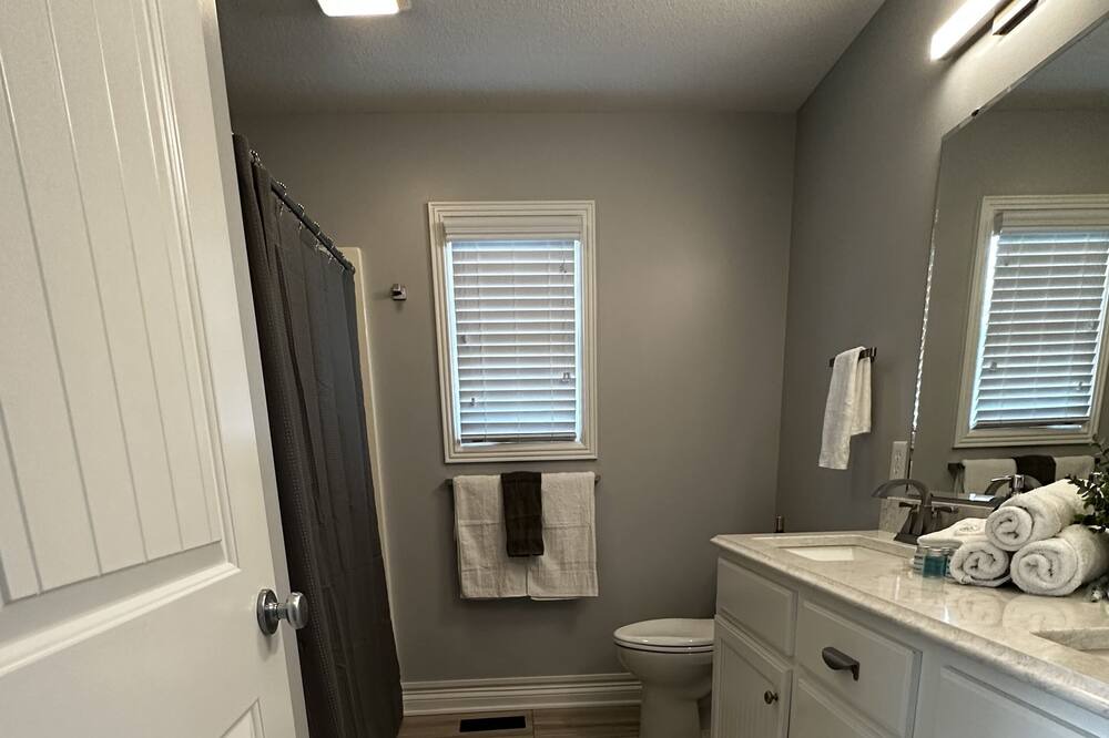 Photo of Bathroom in Leo-Cedarville