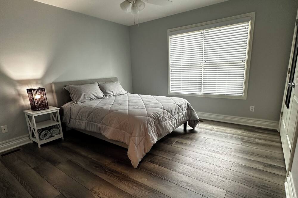 Photo of Bedroom in Leo-Cedarville