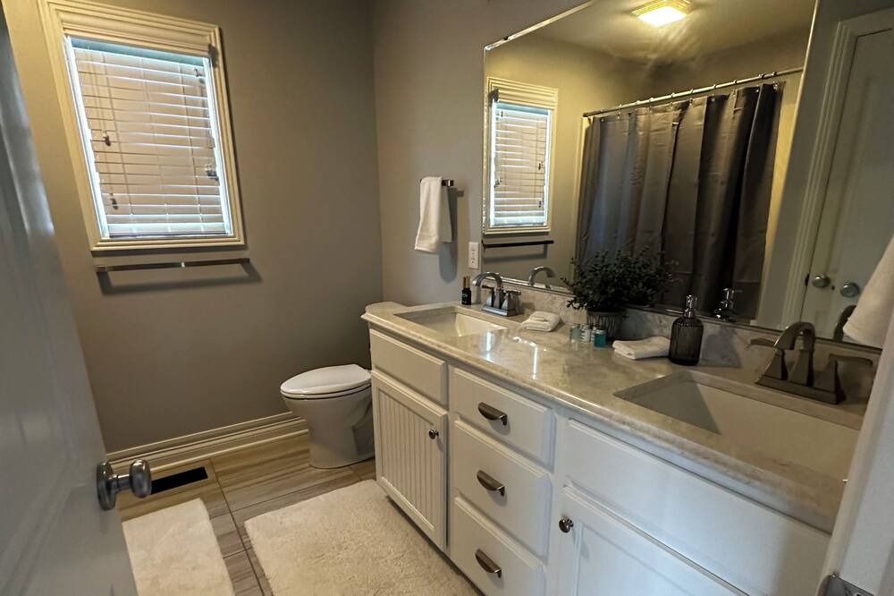 Photo of Bathroom in Leo-Cedarville