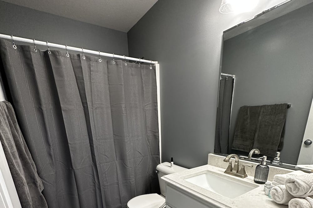 Photo of Bathroom in Leo-Cedarville