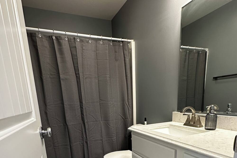 Photo of Bathroom in Leo-Cedarville