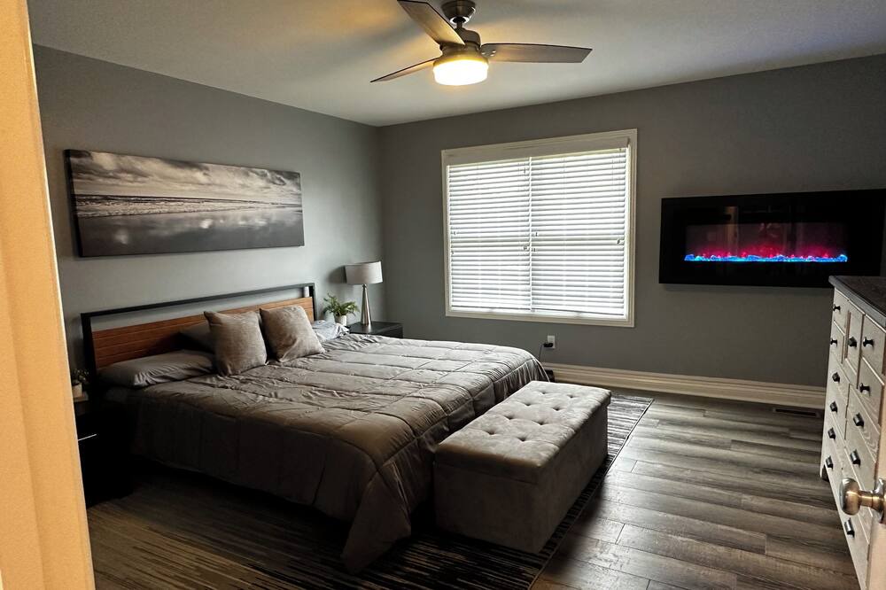 Photo of Bedroom in Leo-Cedarville