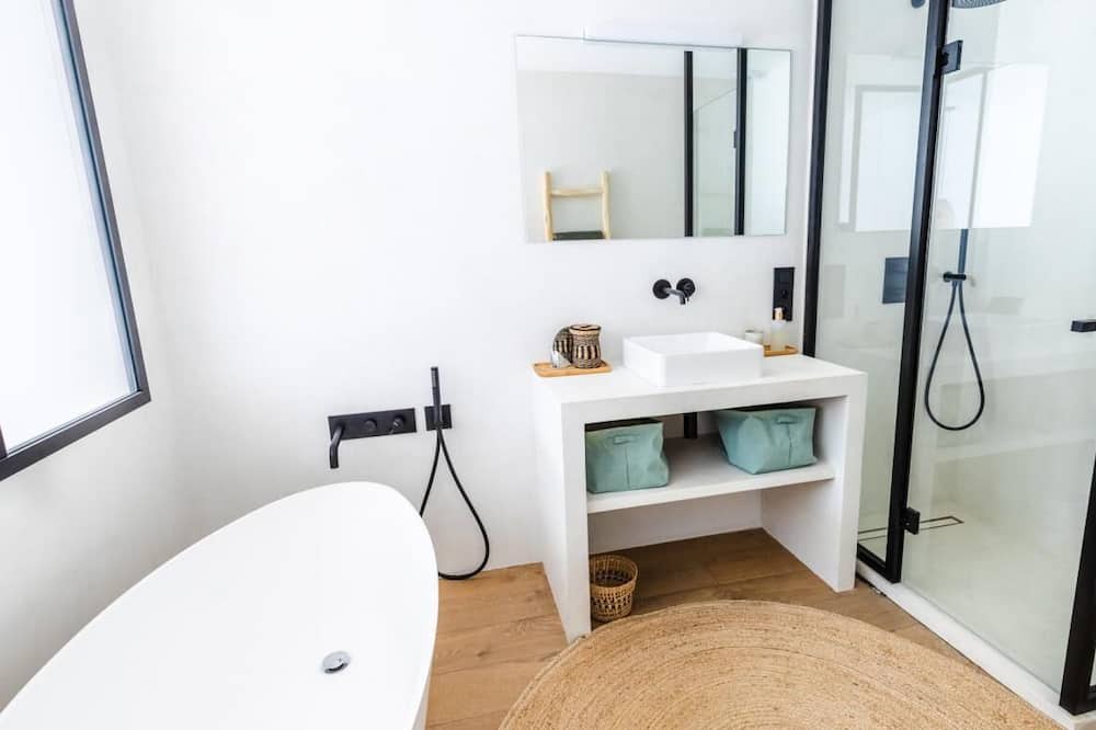 Photo of Bathroom in Les Portes-en-Re