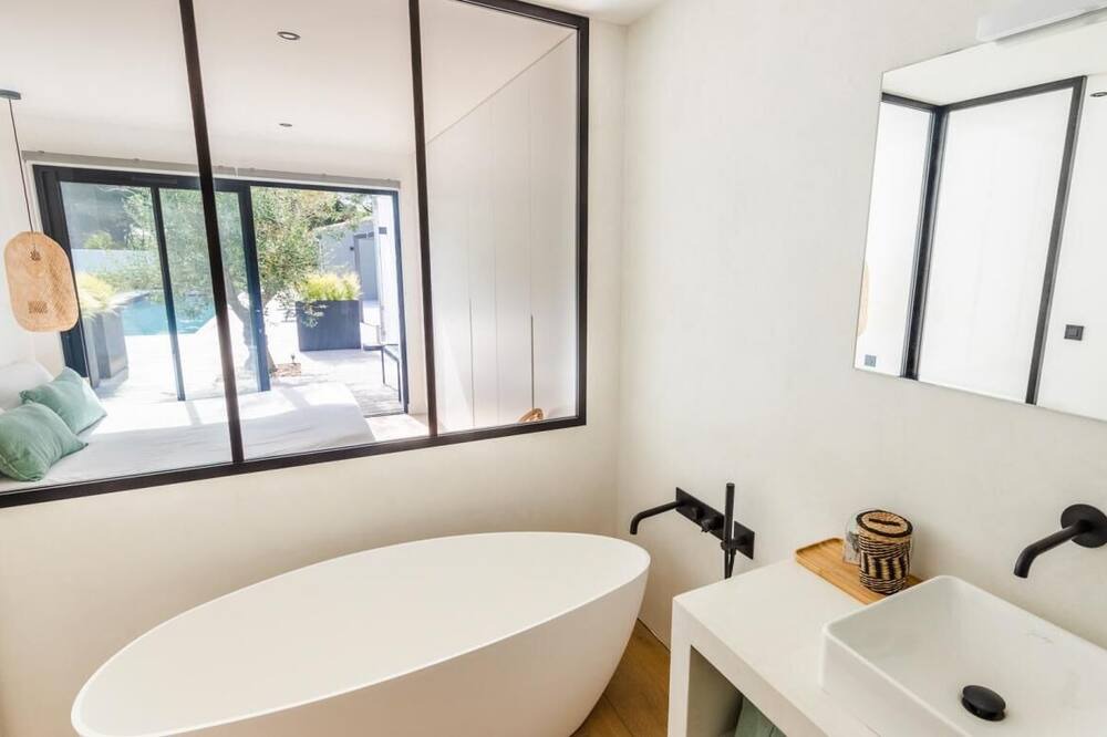 Photo of Bathroom in Les Portes-en-Re