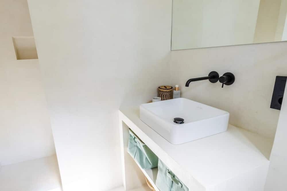 Photo of Bathroom in Les Portes-en-Re