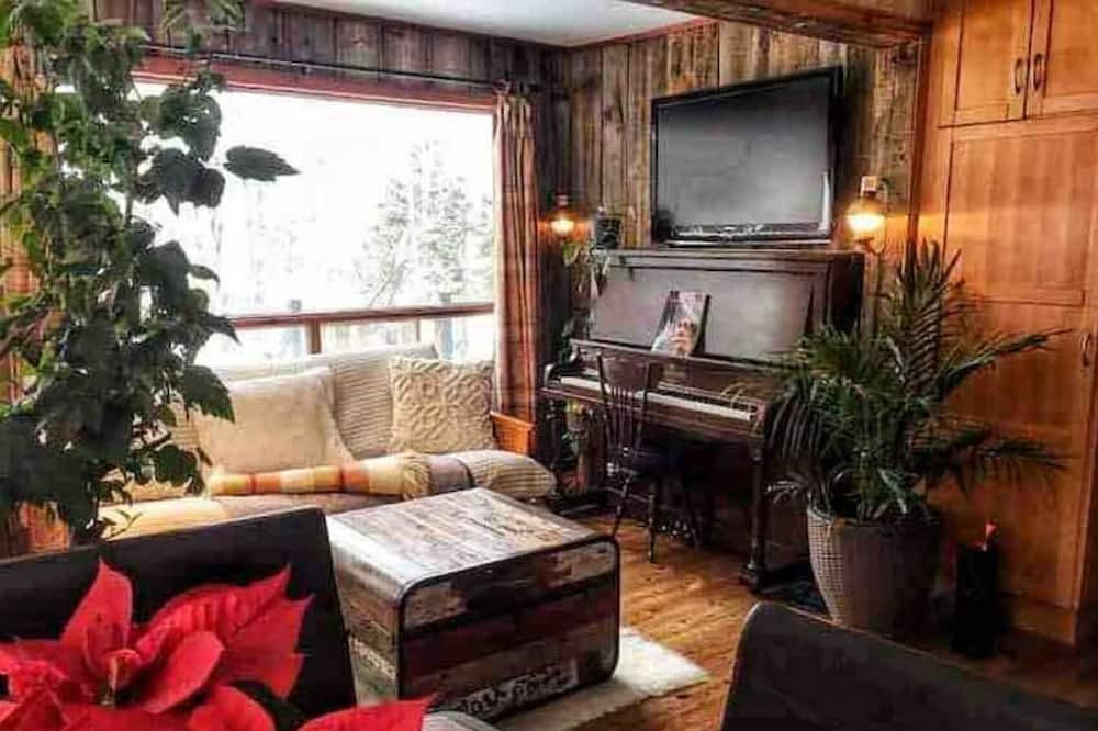 Photo of Livingroom in North Hatley