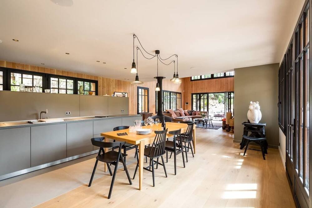 Photo of Others in Le Canon