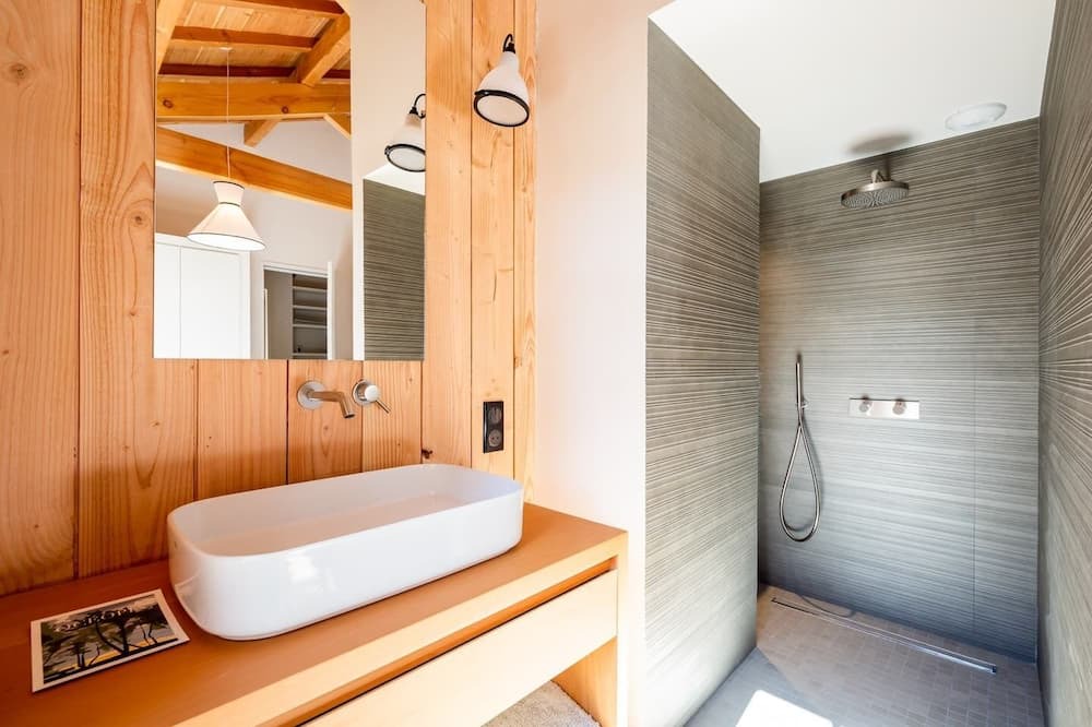 Photo of Bathroom in Le Canon