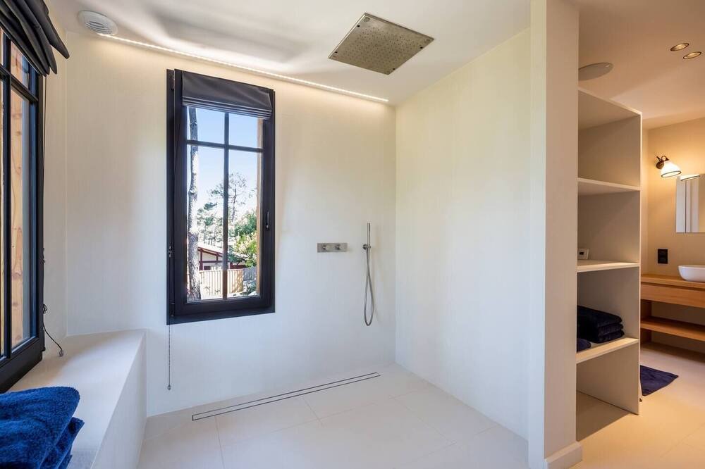 Photo of Bathroom in Le Canon