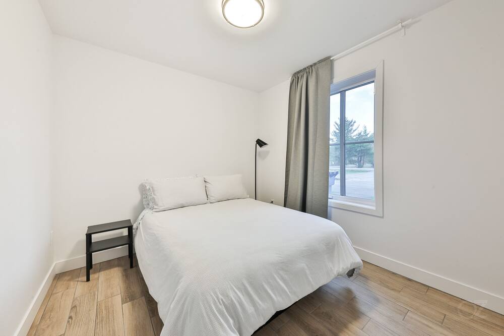 Photo of Bedroom in Sainte-Anne-des-Plaines