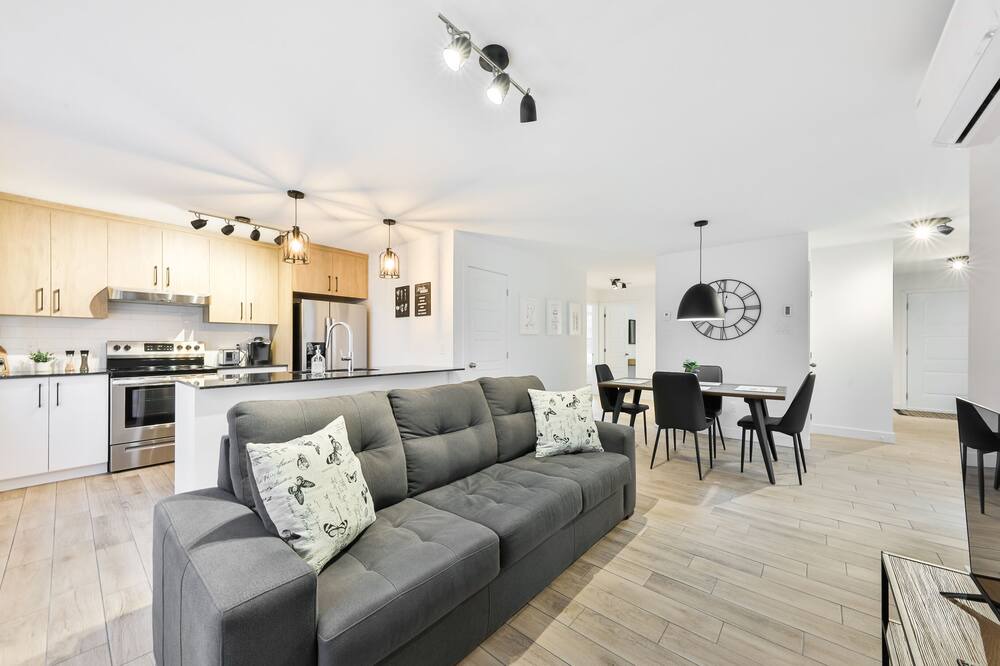 Photo of Livingroom in Sainte-Anne-des-Plaines