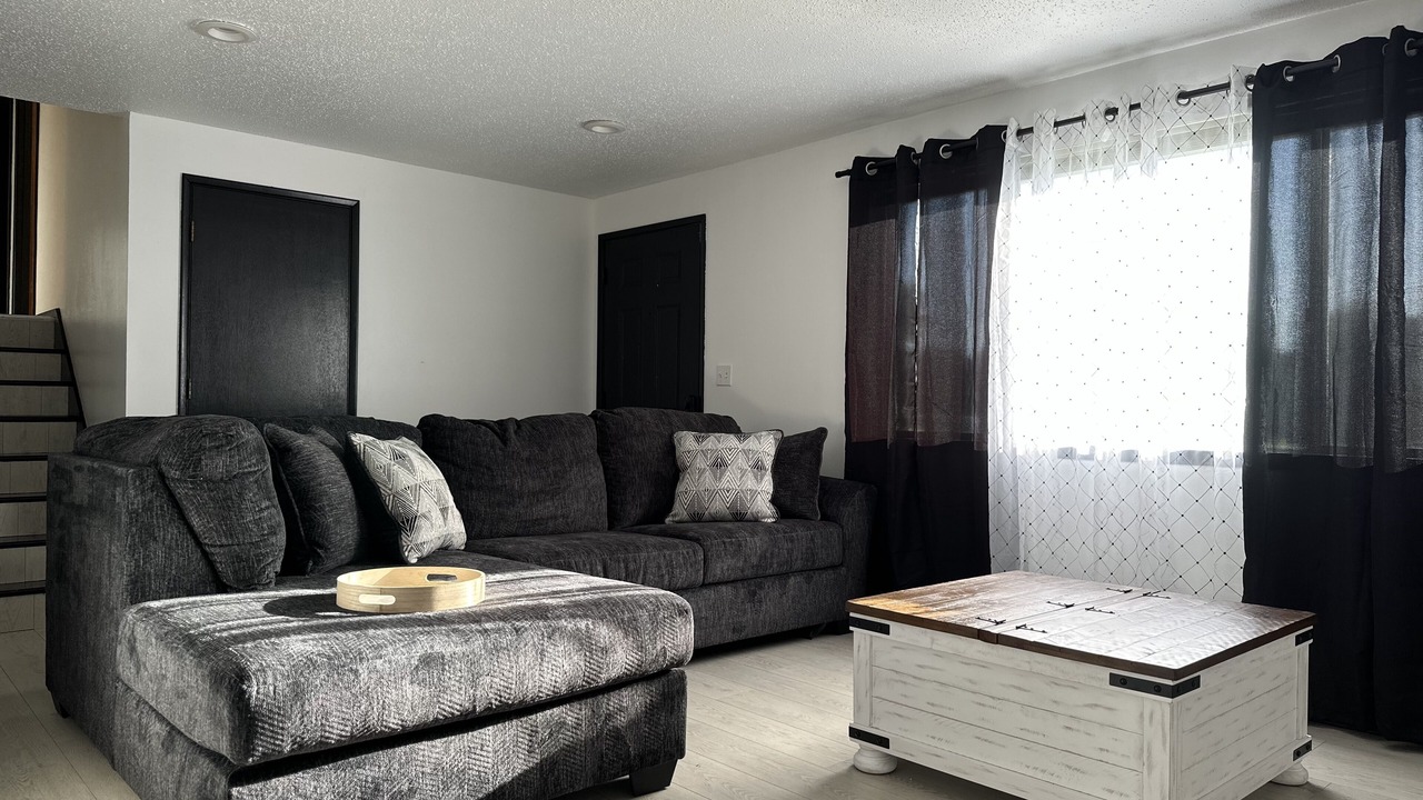 Photo of Livingroom in Brownstown