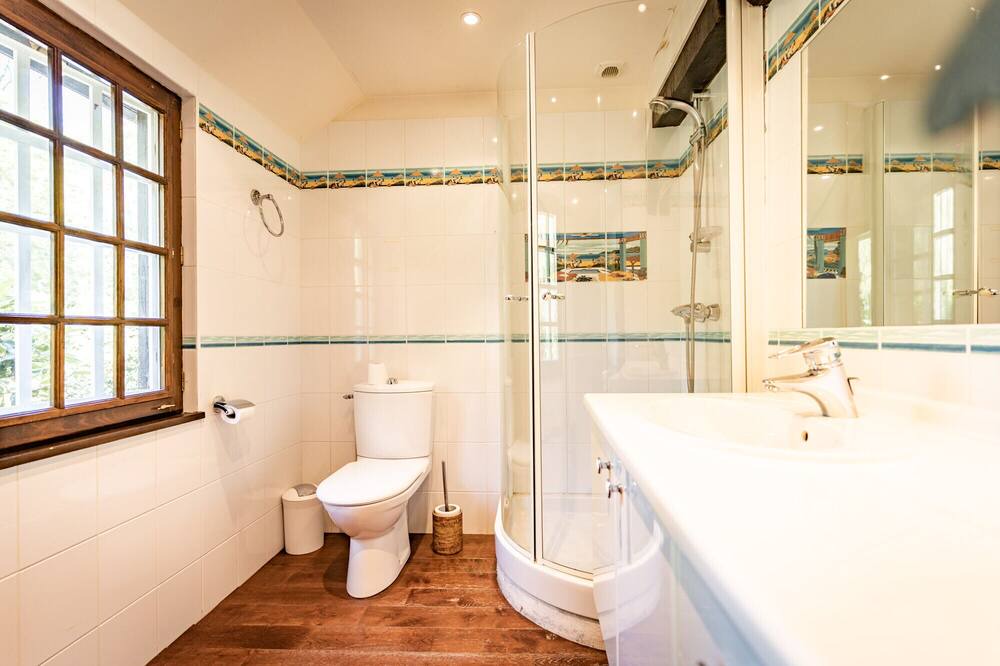 Photo of Bathroom in Saint-Gatien-des-Bois