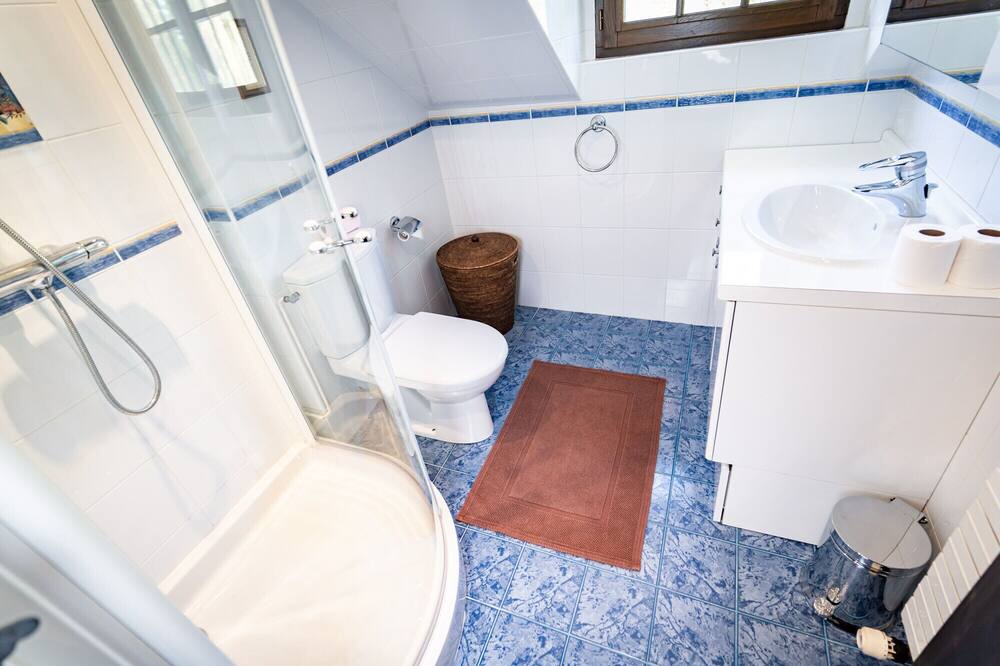 Photo of Bathroom in Saint-Gatien-des-Bois