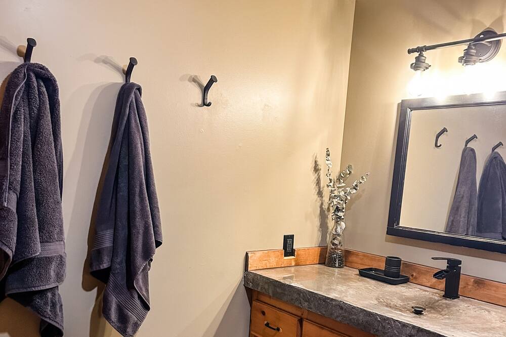 Photo of Bathroom in Colpoys Bay