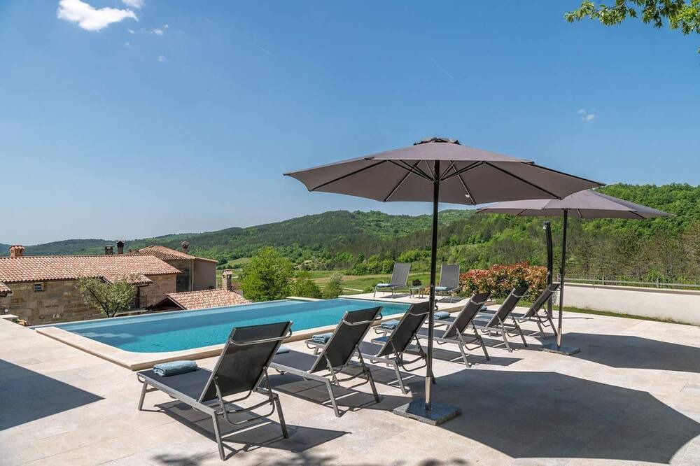 Photo of Outdoor in Beram