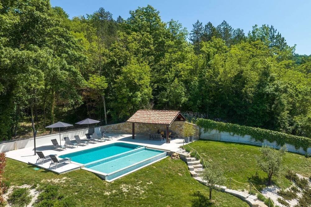 Photo of Outdoor in Beram