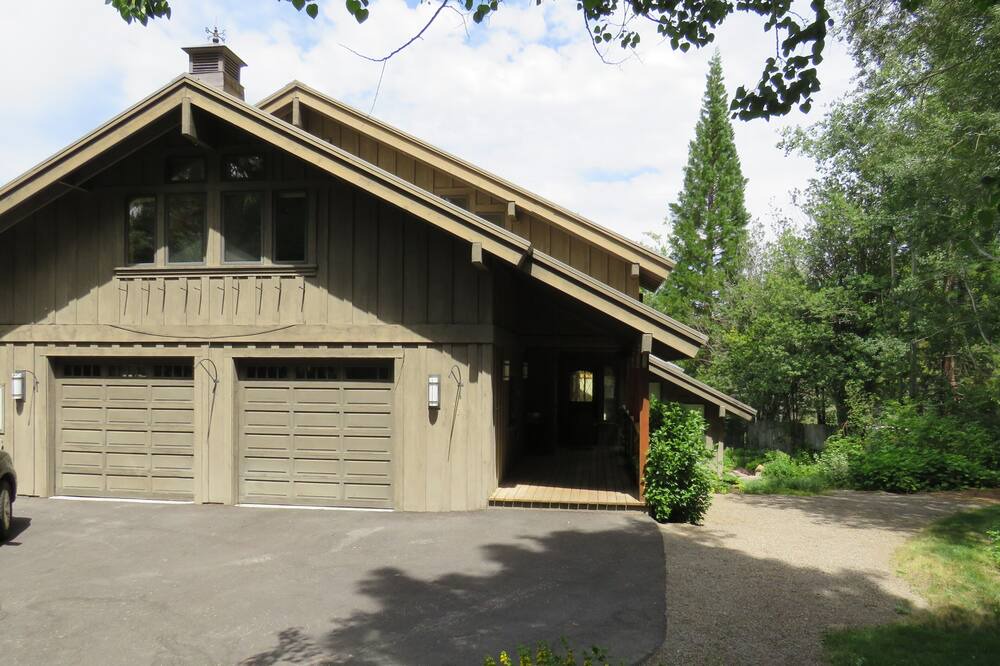 Photo of Outdoor in Comstock Acres